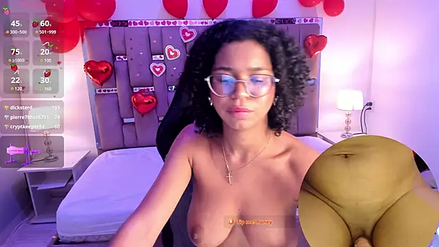 Snapshot of MilaHall_ chatting on February 7, 9:58 am MilaHall  online show from February 7, 9:58 am