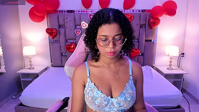 Snapshot of MilaHall_ chatting on February 14, 3:43 am MilaHall  online show from February 14, 3:43 am