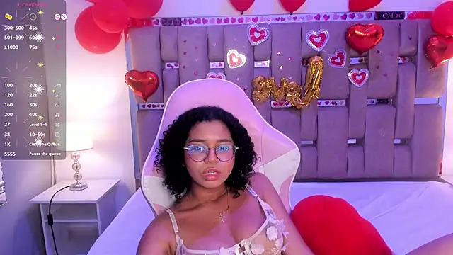 Snapshot of MilaHall_ chatting on February 16, 6:43 am MilaHall  online show from February 16, 6:43 am