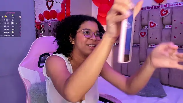 Snapshot of MilaHall_ chatting on February 22, 7:01 am MilaHall  online show from February 22, 7:01 am