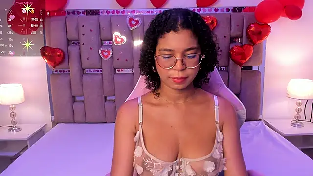 Snapshot of MilaHall_ chatting on February 24, 3:33 am MilaHall  online show from February 24, 3:33 am