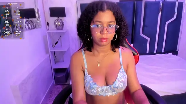 Snapshot of MilaHall_ chatting on October 5, 4:00 am MilaHall  online show from October 5, 4:00 am