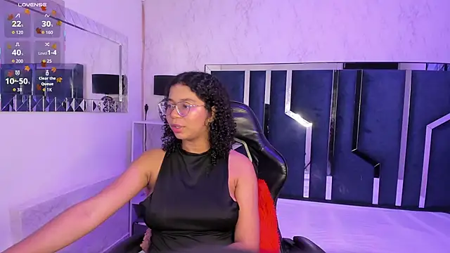 Snapshot of MilaHall_ chatting on October 14, 3:51 am MilaHall  online show from October 14, 3:51 am