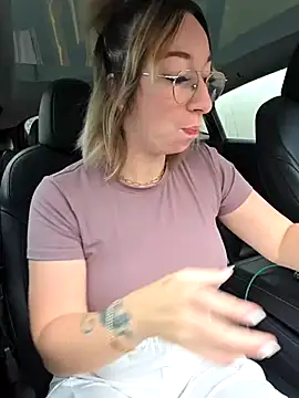 Snapshot of Giuliana_baby chatting on November 11, 9:31 am Giuliana baby online show from November 11, 9:31 am