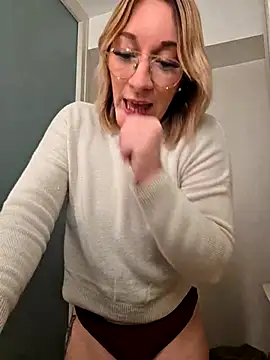 Snapshot of Giuliana_baby chatting on November 17, 9:20 pm Giuliana baby online show from November 17, 9:20 pm