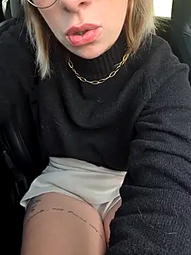 Snapshot of Giuliana_baby chatting on November 22, 8:57 am Giuliana baby online show from November 22, 8:57 am