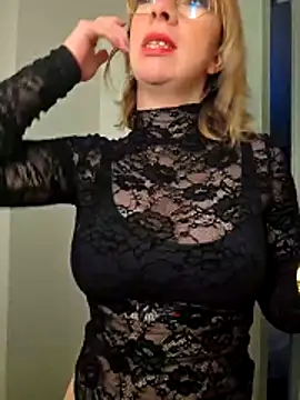 Snapshot of Giuliana_baby chatting on November 23, 9:09 am Giuliana baby online show from November 23, 9:09 am