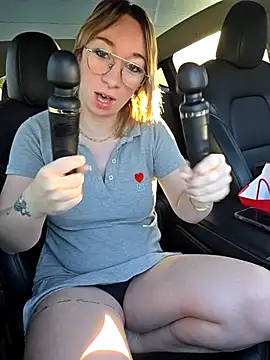 Snapshot of Giuliana_baby chatting on November 26, 9:21 am Giuliana baby online show from November 26, 9:21 am