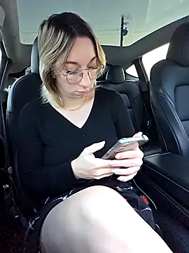 Snapshot of Giuliana_baby chatting on November 30, 7:45 am Giuliana baby online show from November 30, 7:45 am