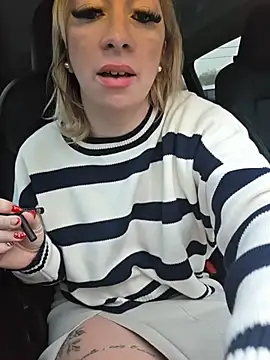 Snapshot of Giuliana_baby chatting on December 14, 8:30 am Giuliana baby online show from December 14, 8:30 am