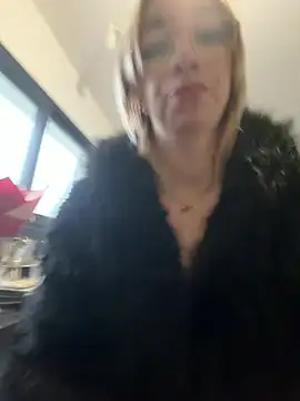 Snapshot of Giuliana_baby chatting on January 12, 9:14 am Giuliana baby online show from January 12, 9:14 am