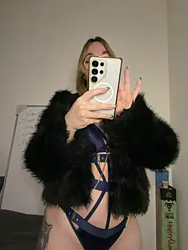 Snapshot of Giuliana_baby chatting on February 2, 8:29 pm Giuliana baby online show from February 2, 8:29 pm