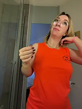 Snapshot of Giuliana_baby chatting on February 7, 8:51 am Giuliana baby online show from February 7, 8:51 am