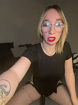 Snapshot of Giuliana_baby chatting on February 12, 8:15 pm Giuliana baby online show from February 12, 8:15 pm