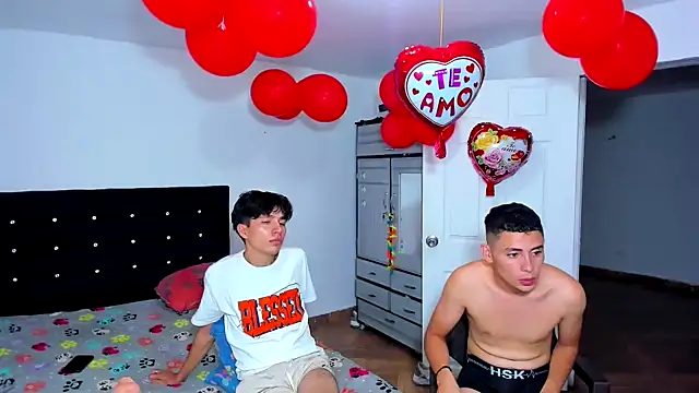 Snapshot of Alexander_and_Xiao chatting on February 14, 11:31 pm Alexander and Xiao online show from February 14, 11:31 pm