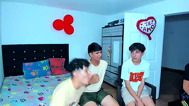Snapshot of Alexander_and_Xiao chatting on February 21, 10:48 pm Alexander and Xiao online show from February 21, 10:48 pm