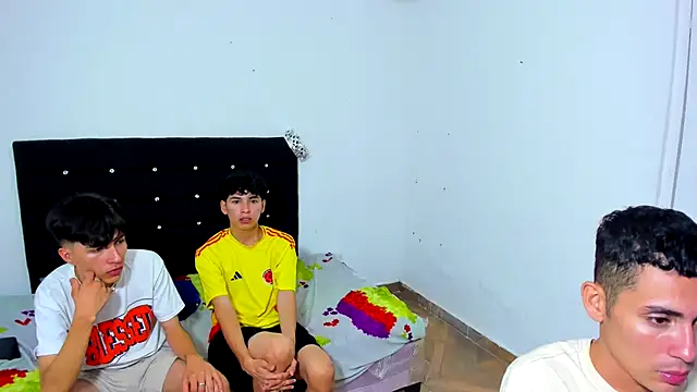Snapshot of Alexander_and_Xiao chatting on February 27, 4:09 am Alexander and Xiao online show from February 27, 4:09 am