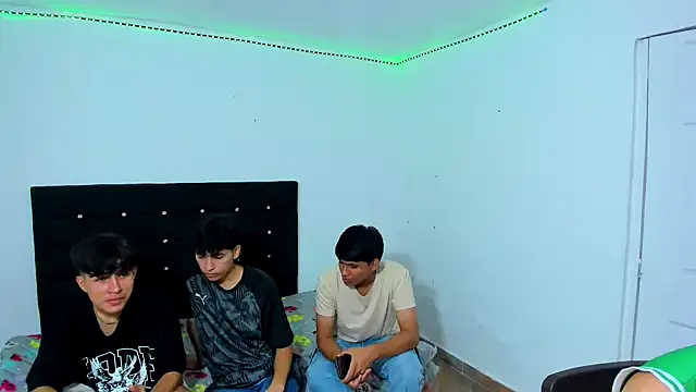 Snapshot of Alexander_and_Xiao chatting on February 28, 10:06 pm Alexander and Xiao online show from February 28, 10:06 pm