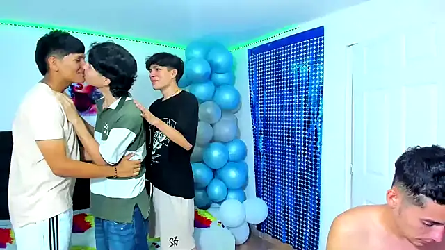 Snapshot of Alexander_and_Xiao chatting on March 17, 9:23 pm Alexander and Xiao online show from March 17, 9:23 pm