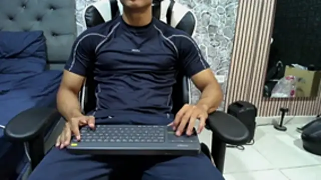 chriss jones1 online show from May 15, 12:17 am