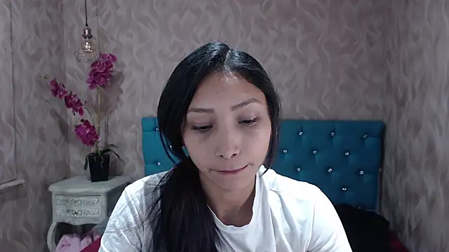 MadelineDoll online show from January 18, 7:15 pm