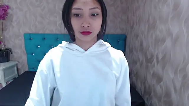 MadelineDoll online show from January 30, 1:10 pm