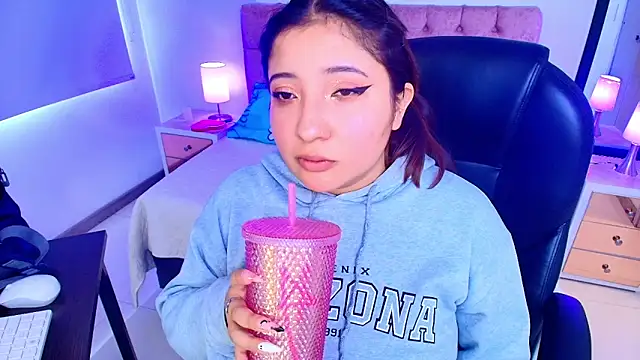 Emma monserrat online show from November 13, 7:35 pm