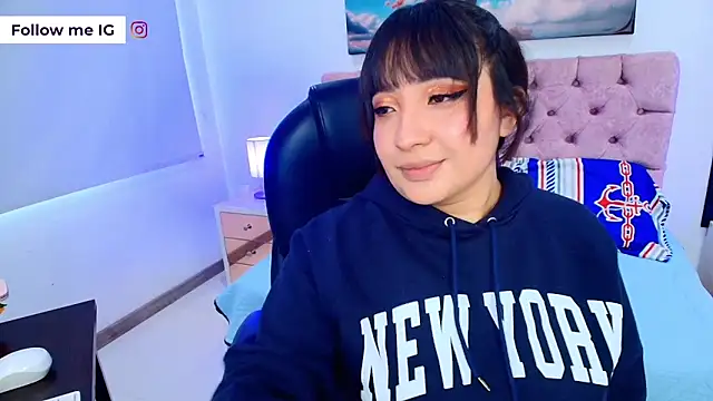 Emma monserrat online show from February 2, 7:45 pm