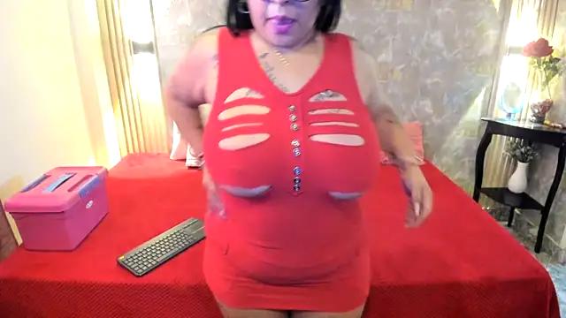 estephany queen online show from October 9, 7:34 pm