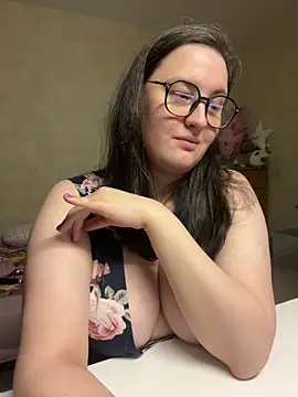Snapshot of hungry1bunny chatting on December 6, 2:46 am hungry1bunny online show from December 6, 2:46 am