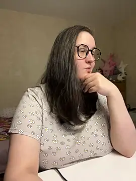 Snapshot of hungry1bunny chatting on December 9, 9:26 pm hungry1bunny online show from December 9, 9:26 pm
