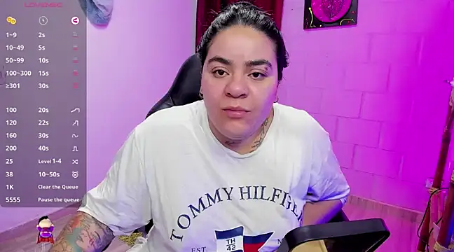 Snapshot of Sharon_hils chatting on December 16, 10:34 pm Sharon hils online show from December 16, 10:34 pm