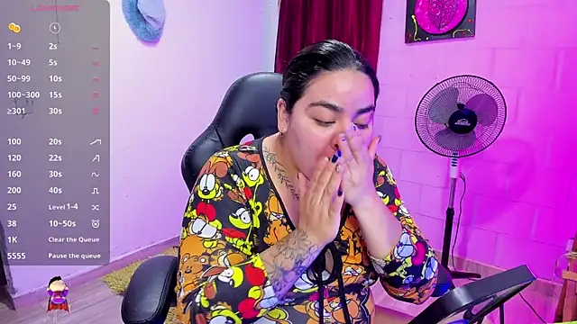 Snapshot of Sharon_hils chatting on December 22, 10:28 am Sharon hils online show from December 22, 10:28 am