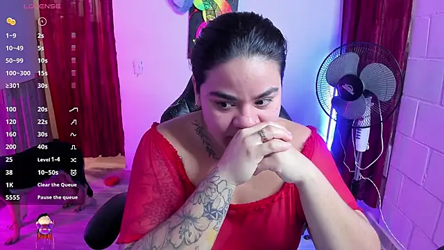 Snapshot of Sharon_hils chatting on February 9, 3:23 pm Sharon hils online show from February 9, 3:23 pm