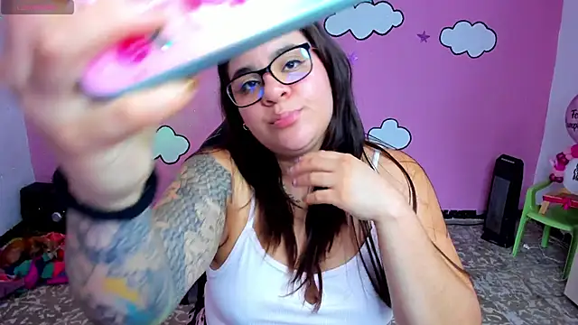 Snapshot of Sharon_hils chatting on April 15, 7:58 pm Sharon hils online show from April 15, 7:58 pm