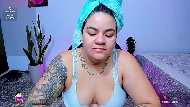 Snapshot of Sharon_hils chatting on May 5, 2:25 pm Sharon hils online show from May 5, 2:25 pm