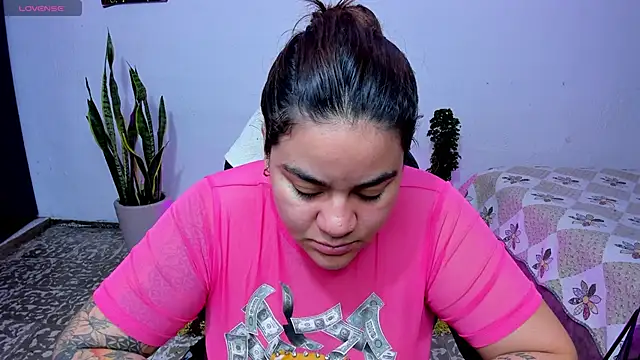 Snapshot of Sharon_hils chatting on May 15, 4:03 pm Sharon hils online show from May 15, 4:03 pm