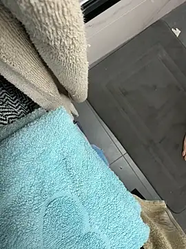 Snapshot of poyaman2 chatting on March 4, 8:42 am poyaman2 online show from March 4, 8:42 am