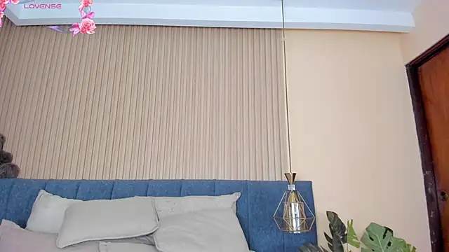 Snapshot of kathecute__ chatting on February 19, 1:45 am kathecute online show from February 19, 1:45 am