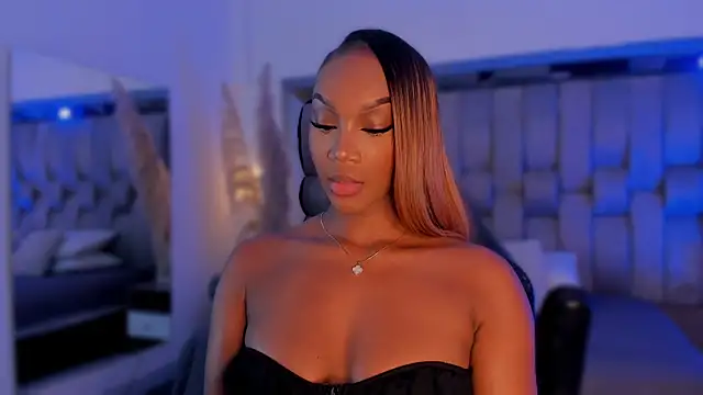 Snapshot of ChaynnaCooper chatting on October 28, 3:43 am ChaynnaCooper online show from October 28, 3:43 am