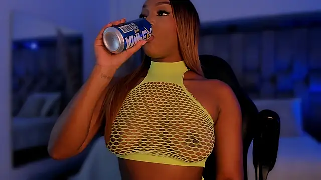 Snapshot of ChaynnaCooper chatting on November 4, 4:33 am ChaynnaCooper online show from November 4, 4:33 am