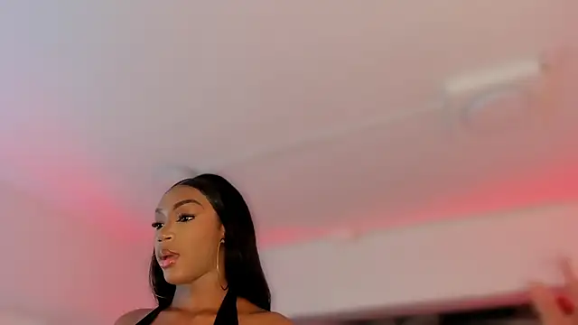 Snapshot of ChaynnaCooper chatting on December 14, 4:29 am ChaynnaCooper online show from December 14, 4:29 am