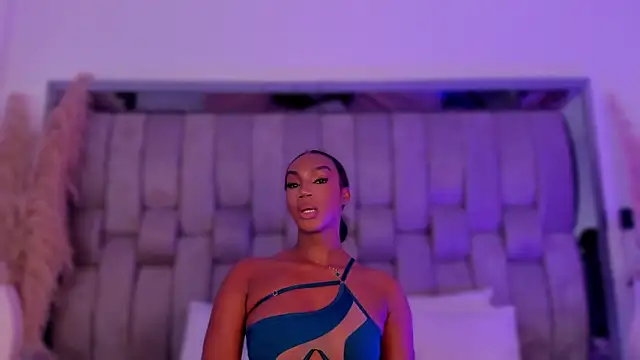 Snapshot of ChaynnaCooper chatting on February 3, 6:22 am ChaynnaCooper online show from February 3, 6:22 am