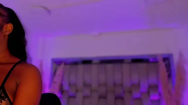 Snapshot of ChaynnaCooper chatting on February 10, 4:27 am ChaynnaCooper online show from February 10, 4:27 am