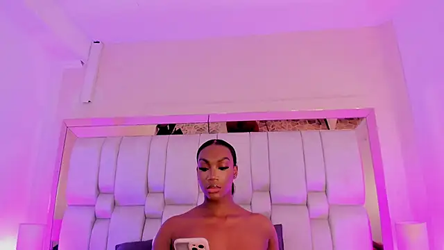 Snapshot of ChaynnaCooper chatting on February 13, 9:22 pm ChaynnaCooper online show from February 13, 9:22 pm