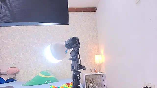 Snapshot of nicol_f chatting on October 31, 7:15 pm nicol f online show from October 31, 7:15 pm