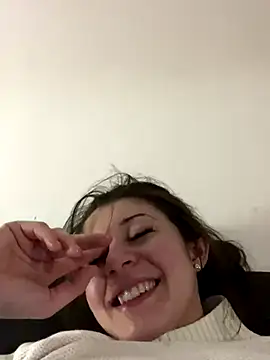 Snapshot of vienncica chatting on December 2, 11:07 pm vienncica online show from December 2, 11:07 pm