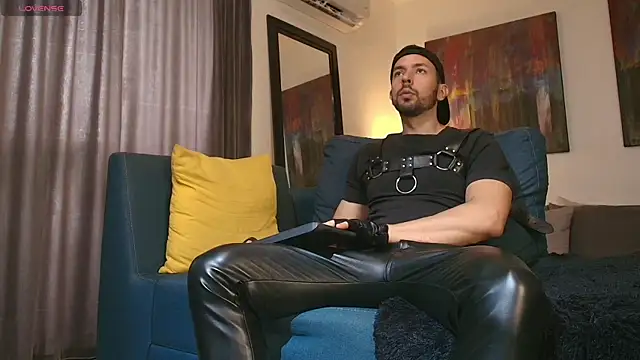 Snapshot of tommy_raym0ndg chatting on July 18, 1:26 pm tommy raym0ndg online show from July 18, 1:26 pm
