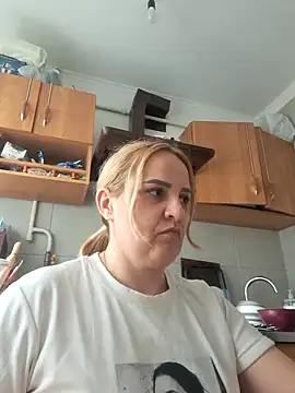 Snapshot of Malichkaanna30 chatting on April 7, 1:55 pm Malichkaanna30 online show from April 7, 1:55 pm