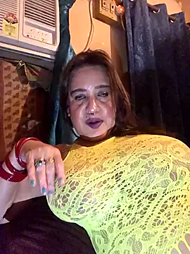 Snapshot of Hot_Queen77 chatting on May 4, 6:48 pm Hot Queen77 online show from May 4, 6:48 pm